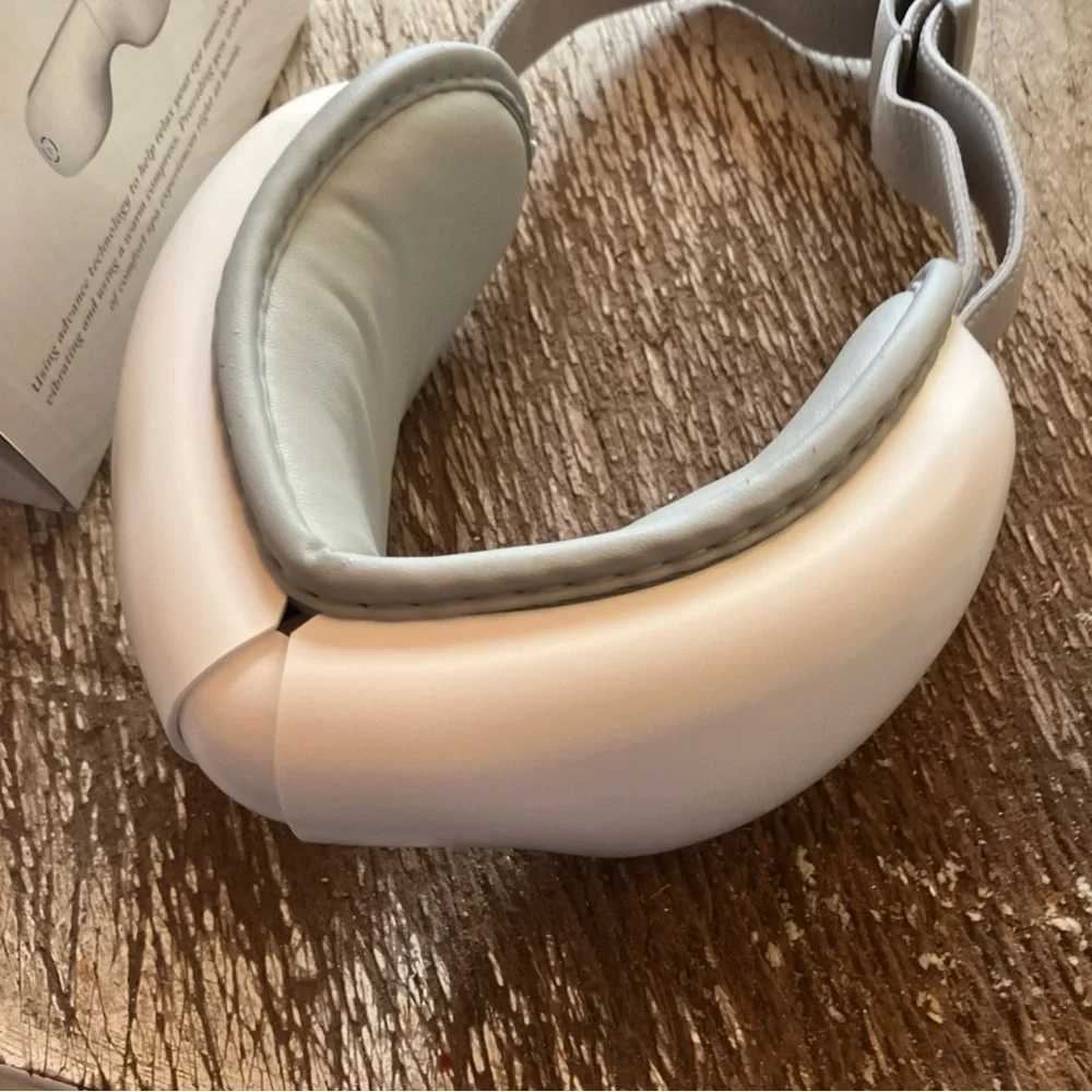 Glow Premium Eye Massager in White